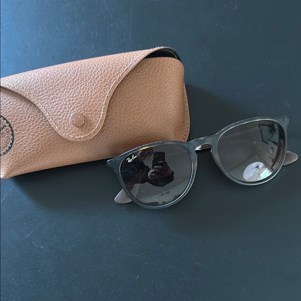 Ray-Ban Black Sunglasses with Brown Case